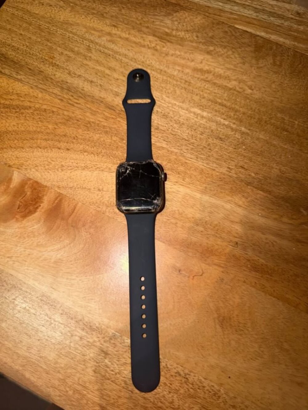 Apple Watch Series 4 (44 MM - ALUMINUM) Cracked Screen